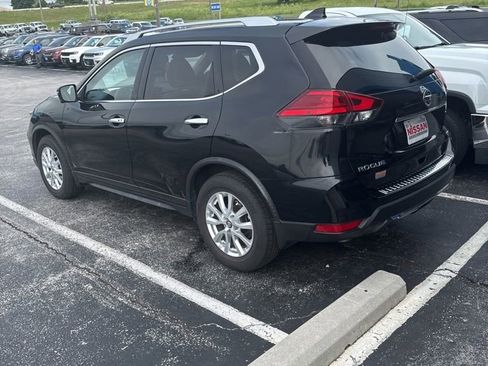 Used 2017 Nissan Rogue SV w/ SV Premium Package FWD image 4