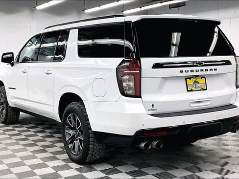 Used 2023 Chevrolet Suburban Z71 w/ Z71 Off-Road Package image 3