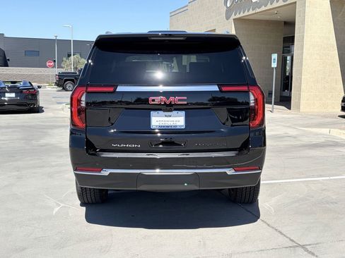 Used 2025 GMC Yukon Elevation w/ Elevation Premium Package AWD/4WD image 6