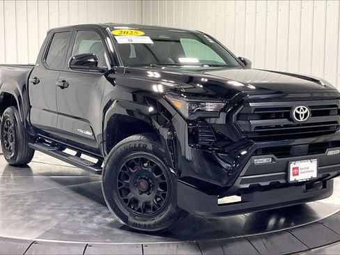 Certified 2025 Toyota Tacoma SR5 AWD/4WD image 3