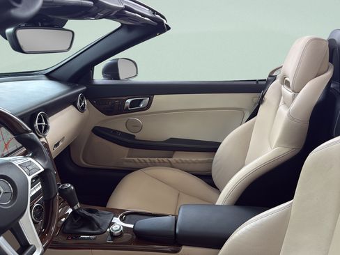 Used 2015 Mercedes-Benz SLK 350 image 16