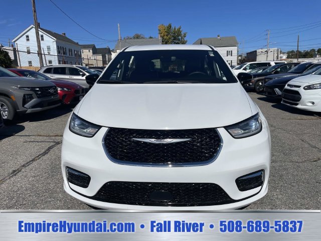 Used 2025 Chrysler Pacifica Select FWD image 11