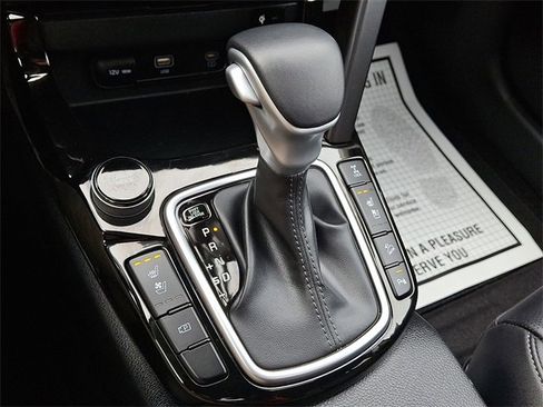 Certified 2025 Kia Seltos SX w/ SX Sunroof Package image 15