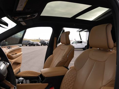 Used 2023 Jeep Grand Cherokee Summit image 14