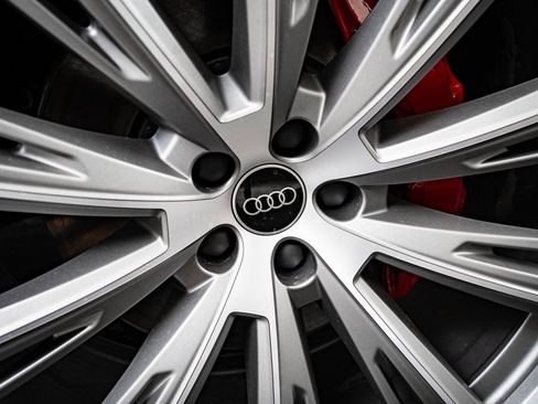 New 2026 Audi Q8 Prestige image 8