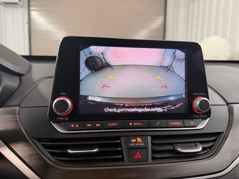Used 2025 Nissan Altima 2.5 SV FWD image 27