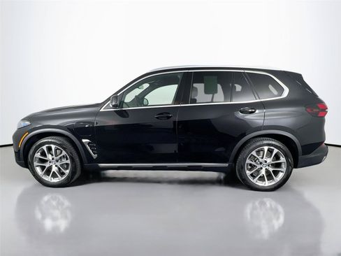 Used 2026 BMW X5 xDrive50e AWD/4WD image 3