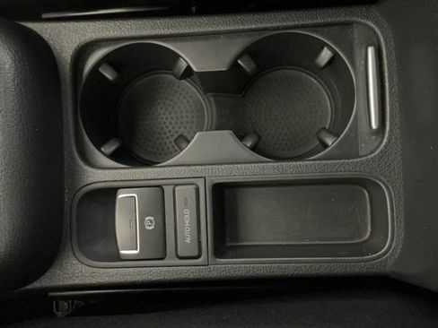 Used 2011 Volkswagen Tiguan S image 14