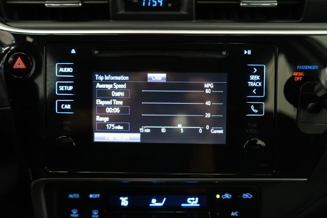 Used 2018 Toyota Corolla LE FWD image 28