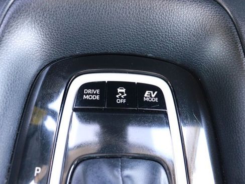 Used 2025 Toyota Corolla LE image 16