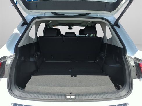 Used 2024 Volkswagen Tiguan Wolfsburg Edition image 45