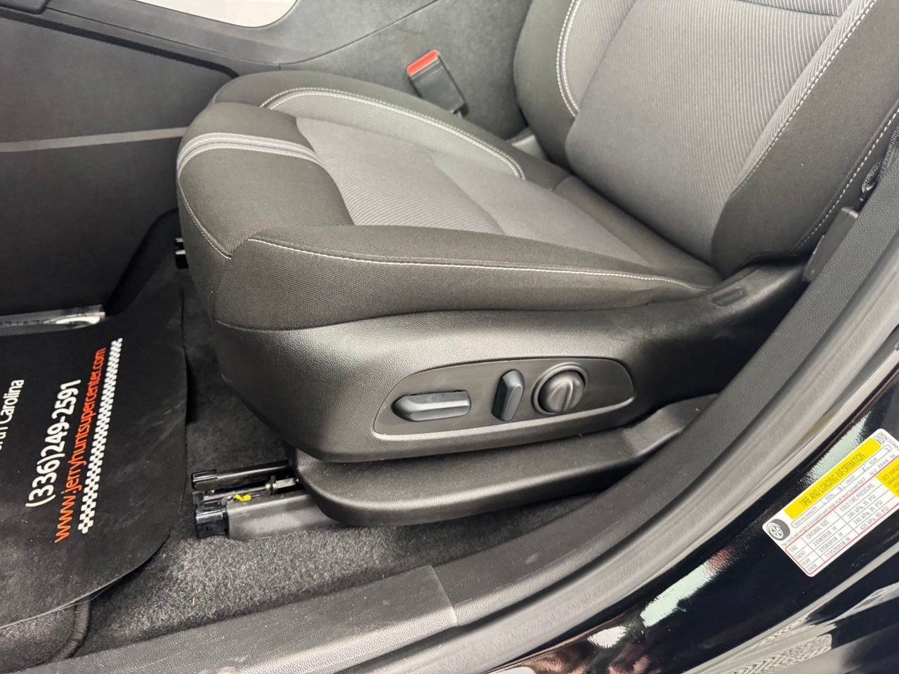 Used 2025 Chevrolet Blazer LT FWD image 14