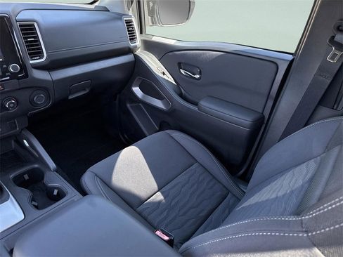 Used 2024 Nissan Frontier SV image 23