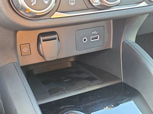 New 2025 Nissan Versa SV w/ Trunk Package FWD image 27