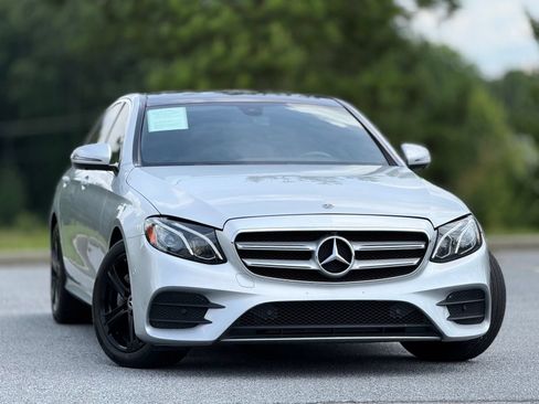 Used 2019 Mercedes-Benz E 300 4MATIC image 4