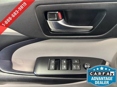Used 2019 Toyota Highlander XLE AWD/4WD image 26
