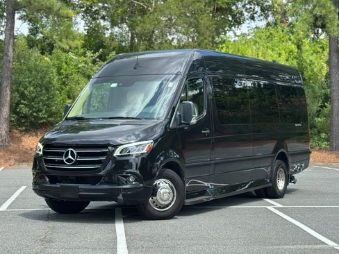 Used 2022 Mercedes-Benz Sprinter 3500 image 1