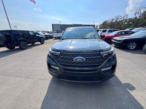 Used 2023 Ford Explorer XLT w/ Equipment Group 202A RWD image 2