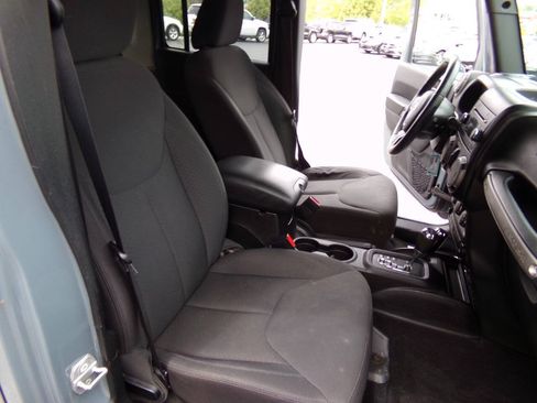 Used 2015 Jeep Wrangler Unlimited Sport w/ Quick Order Package 24S AWD/4WD image 31