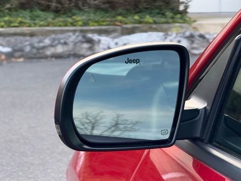 Used 2022 Jeep Compass Limited image 15