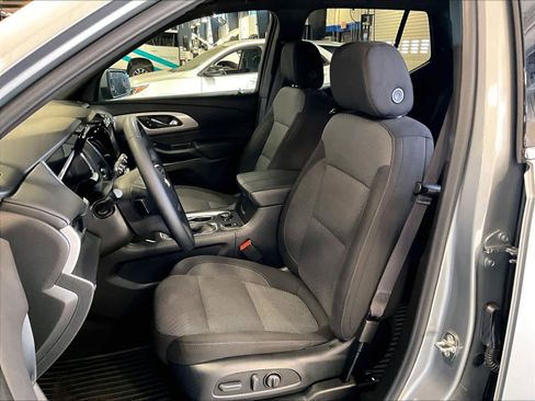 Used 2023 Chevrolet Traverse LT image 10