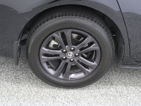 Used 2024 Toyota Sienna XLE Woodland Edition AWD/4WD image 6