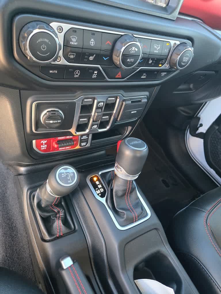 Used 2023 Jeep Gladiator Rubicon w/ LED Lighting Group AWD/4WD image 15