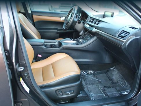 Used 2014 Lexus CT 200h Premium image 10