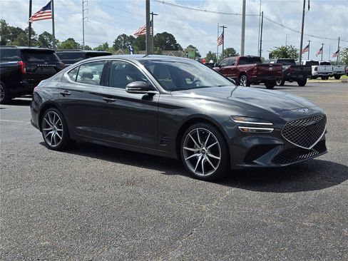 Used 2023 Genesis G70 2.0T RWD image 3