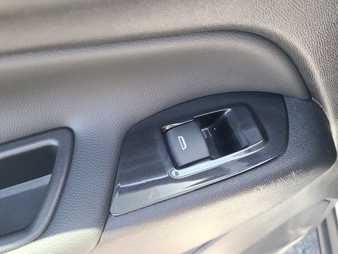 Used 2023 Chevrolet Equinox Premier image 12