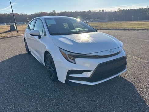 Used 2024 Toyota Corolla SE image 2