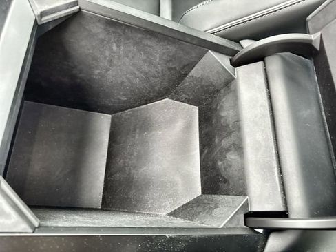 Used 2025 Tesla Cybertruck AWD Crew Cab image 19