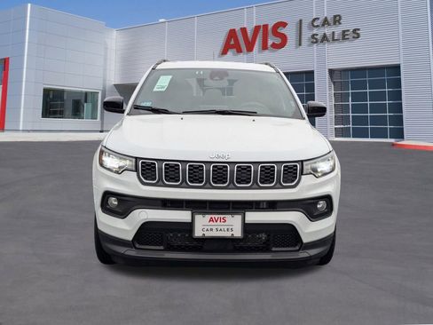 Used 2025 Jeep Compass Latitude image 10