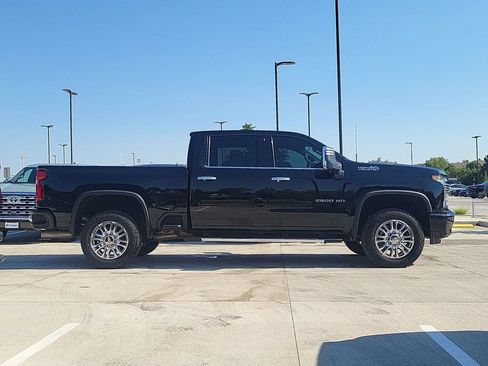 Used 2022 Chevrolet Silverado 2500 High Country w/ Technology Package AWD/4WD image 9