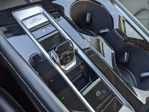 Used 2024 Volkswagen Atlas SE image 35