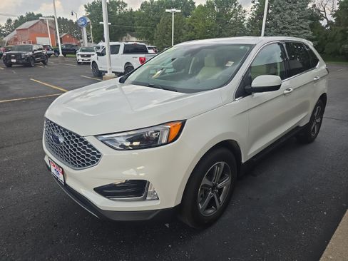 Used 2023 Ford Edge SEL w/ Convenience Package AWD/4WD image 4