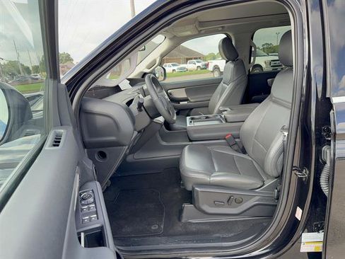 Used 2025 Ford Expedition Active AWD/4WD image 8