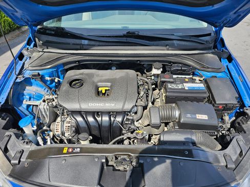 Used 2017 Hyundai Elantra SE image 18