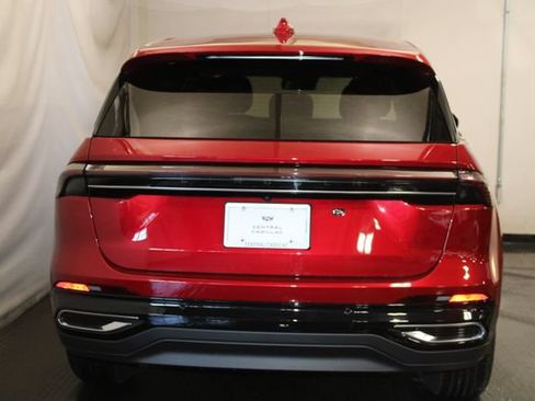 Used 2025 Lincoln Nautilus Premier AWD/4WD image 6