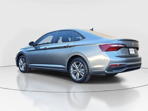 Used 2024 Volkswagen Jetta SE image 7