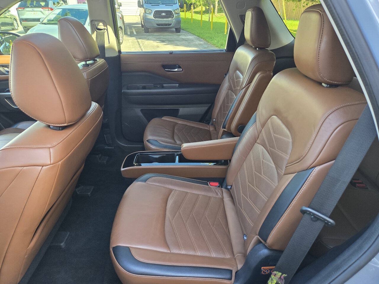 Used 2022 Nissan Pathfinder Platinum w/ Cargo Package FWD image 18