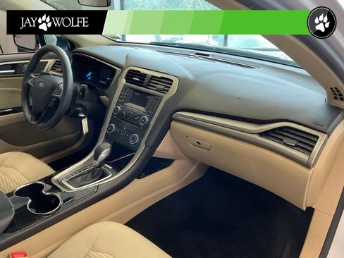 Used 2016 Ford Fusion SE FWD image 16