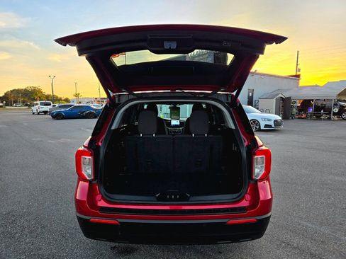 Used 2021 Ford Explorer XLT image 17