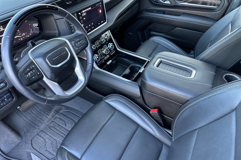 Used 2024 GMC Yukon Denali w/ Advanced Technology Package AWD/4WD image 4
