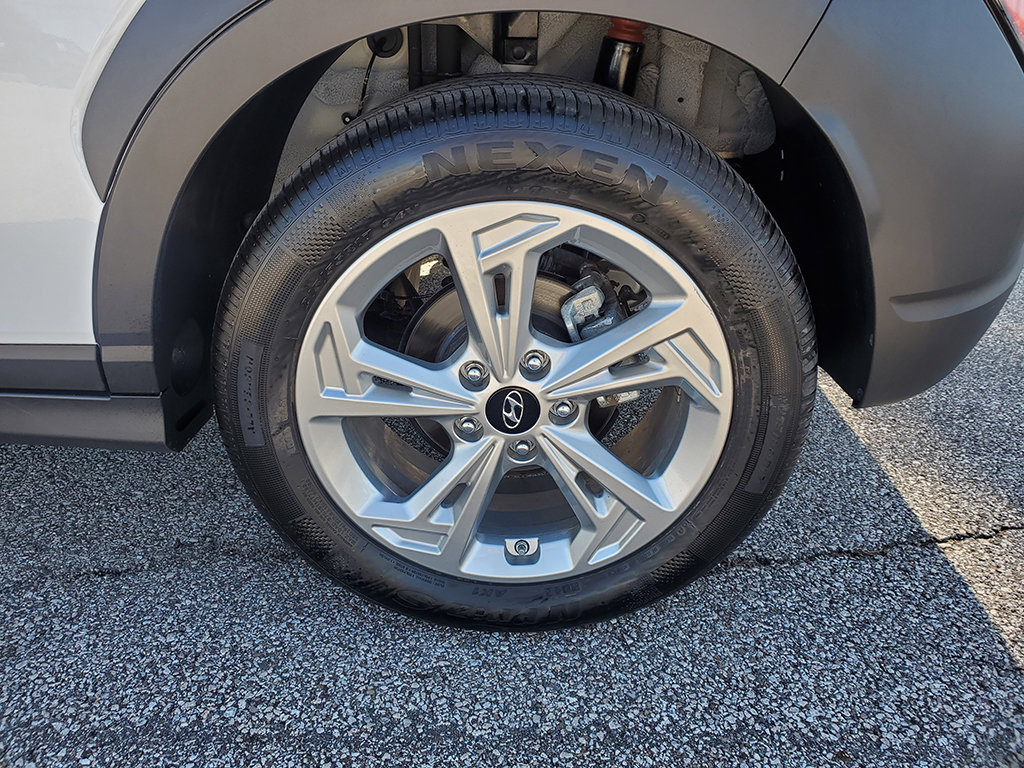 Used 2023 Hyundai Kona SEL FWD image 17