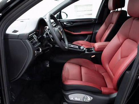 Certified 2025 Porsche Macan image 17