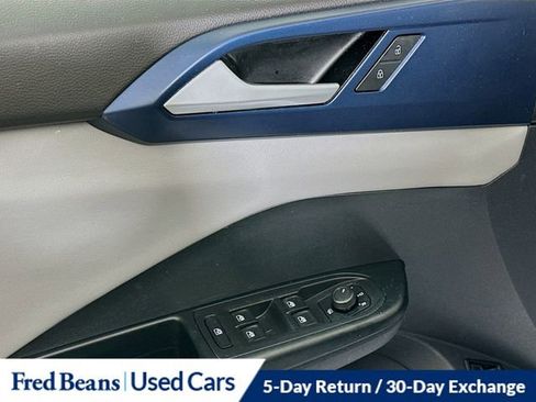 Used 2023 Volkswagen Taos SE w/ Panoramic Sunroof Package AWD/4WD image 18