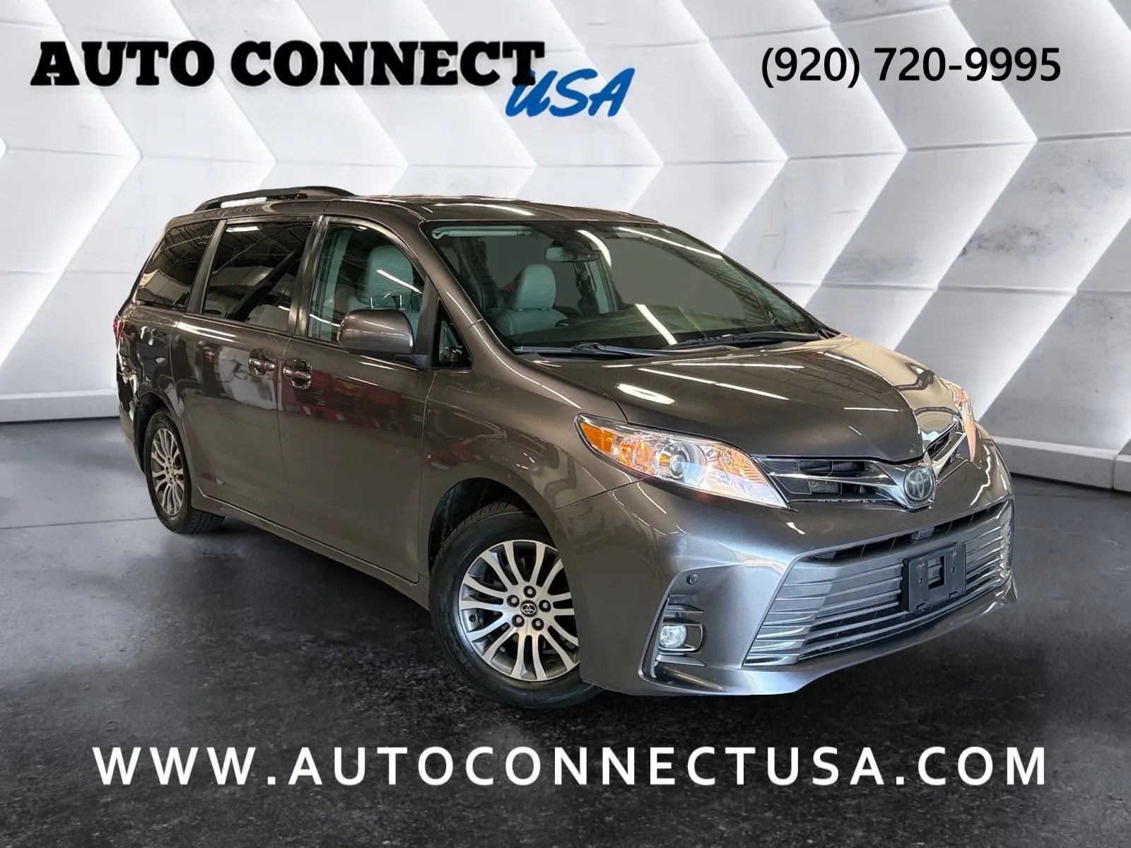 Used 2019 Toyota Sienna XLE FWD image 2