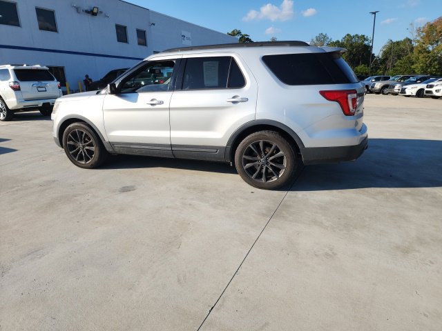 Used 2017 Ford Explorer XLT w/ Equipment Group 202A FWD image 13
