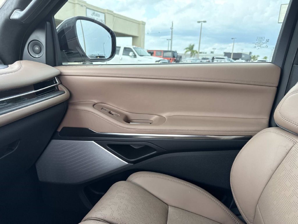 New 2026 Lincoln Navigator Black Label AWD/4WD image 24